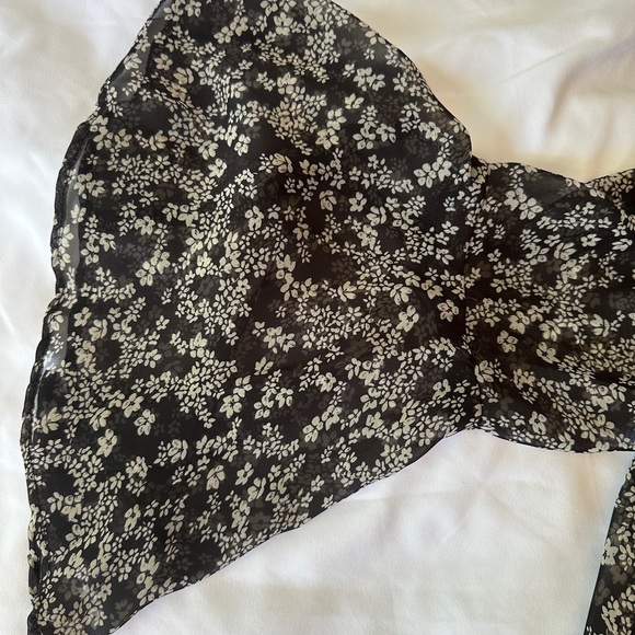 Black and White Floral Top - Picture 5 of 6